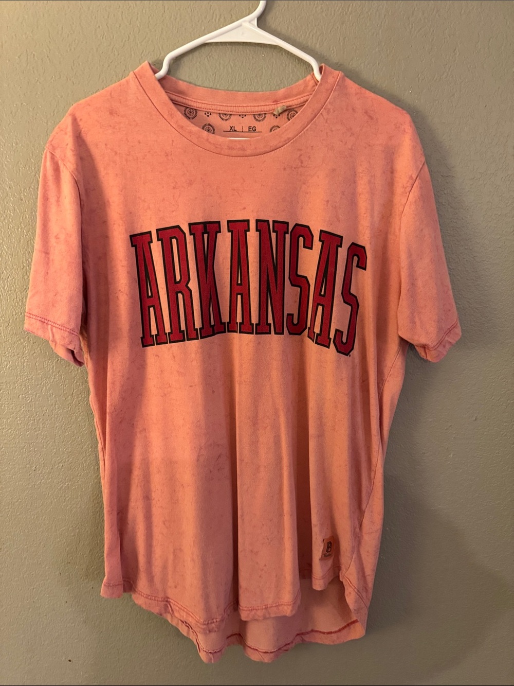 Pressbox by Royce apparel Arkansas Pink Graphic Tee. Size XL
